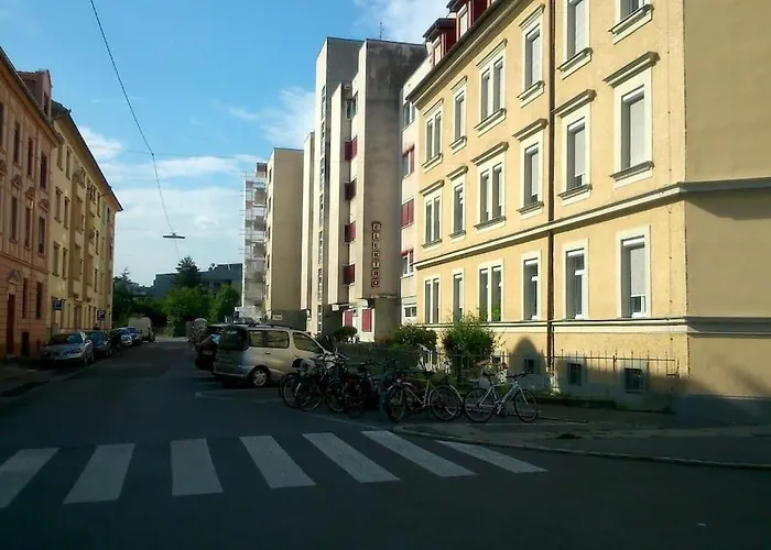 Studio13 And Cozy Apartman *